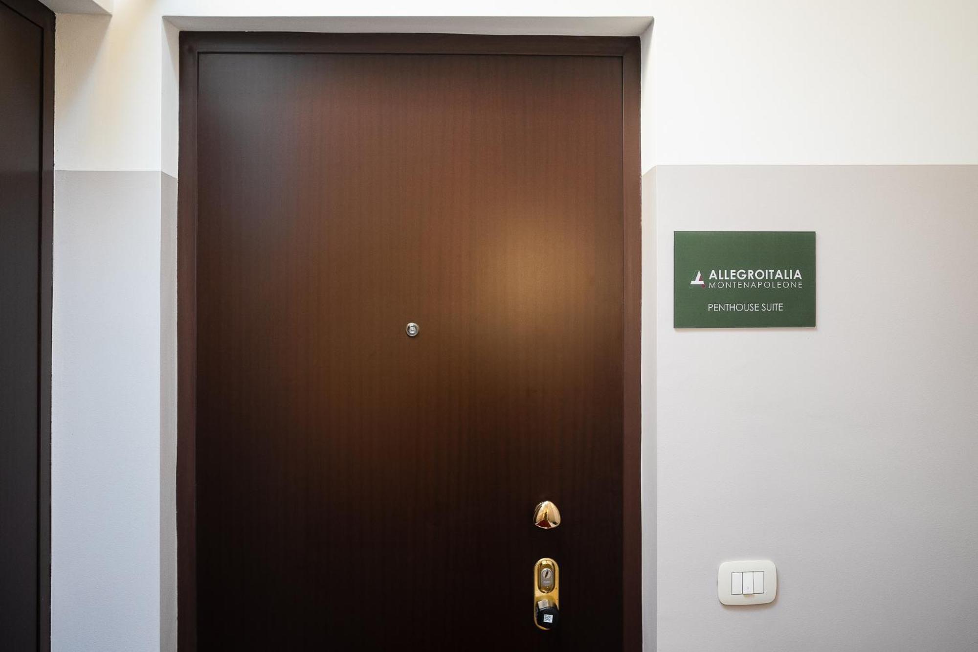 Allegroitalia Penthouse Montenapoleone Milan Exterior photo