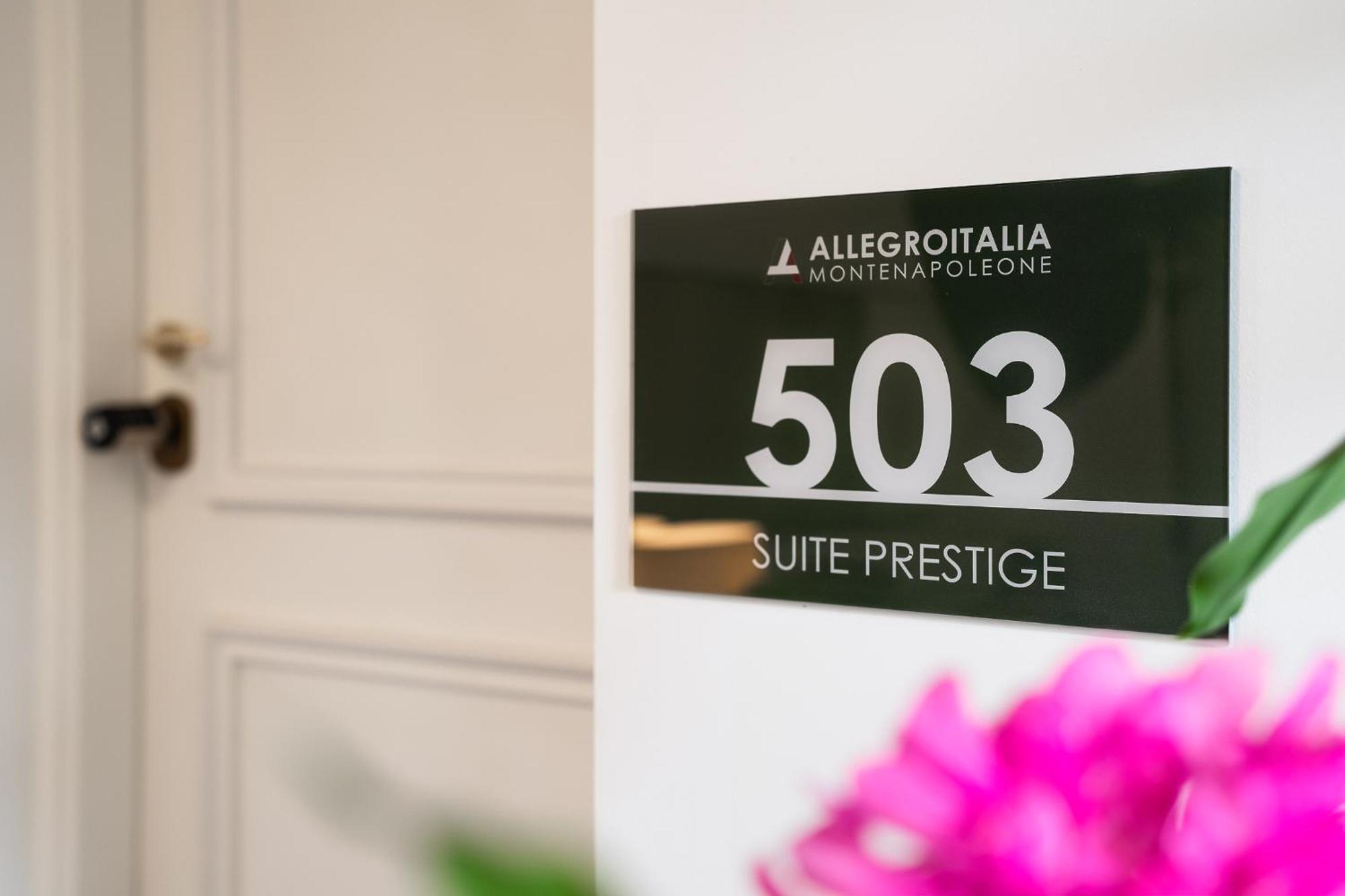 Allegroitalia Penthouse Montenapoleone Milan Exterior photo